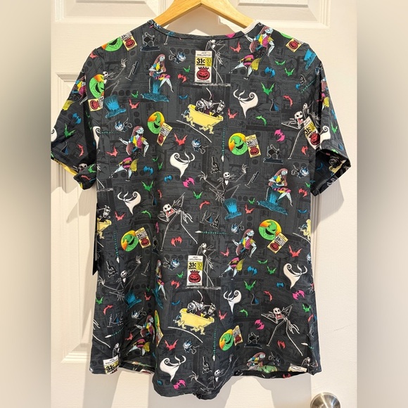 NWT Disney The Night Before Christmas Women’s V-Neck Scrub Top Halloween - Picture 5 of 7